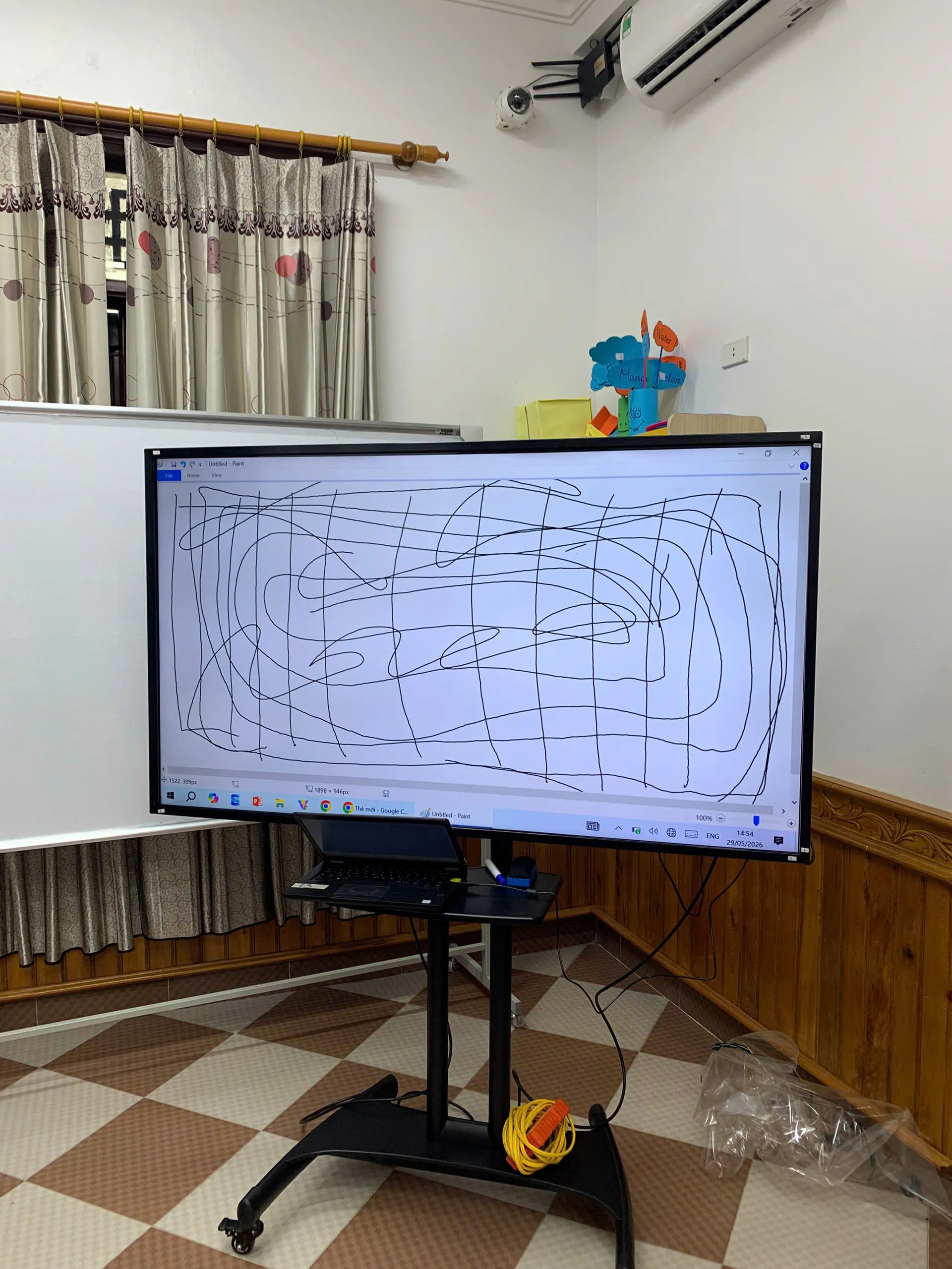 Khung cảm ứng 65 inch tại Thanh H&oacute;a